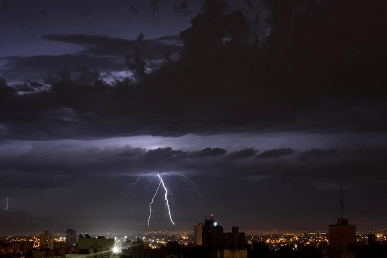 Se mantiene el alerta por tormentas intensas para toda Córdoba