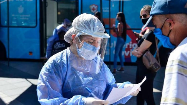 Se mantienen altos los contagios en la tercera ola de coronavirus en Argentina