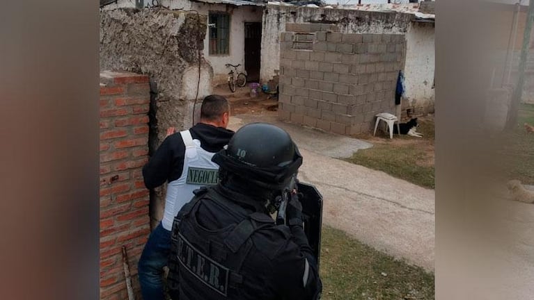 Se metió a una casa armado y tuvo de rehén a una familia por horas