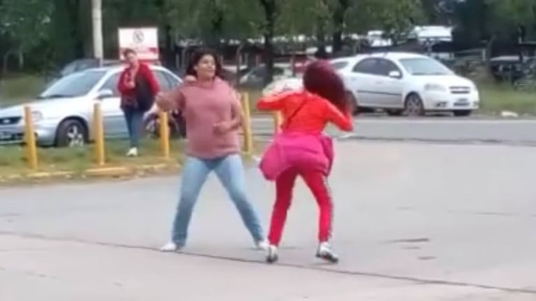 Se pelearon por el amor de un colectivero. (Captura de video: Noticias Merlo).