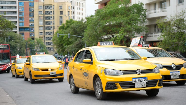 Se podrá calificar el servicio de taxis y remises. Foto: Lucio Casalla/El Doce.
