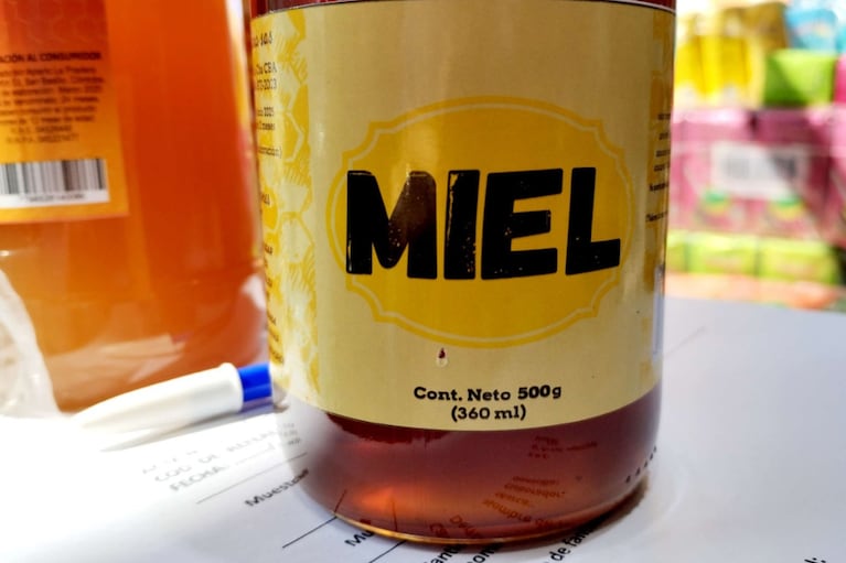 Se prohibió la distribución y comercialización de esta marca de miel.