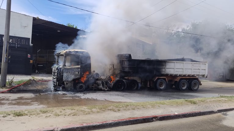 Se quemó un camión que circulaba por Córdoba.