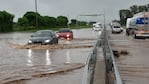 Se registran entre 25 y 30 centímetros de agua en la calzada.