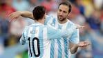 ¿Se repetirá el abrazo? Messi e Higuaín irán de arranque el martes.