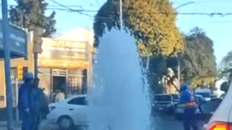 Se rompió una válvula de desagüe en Córdoba: qué zona afecta