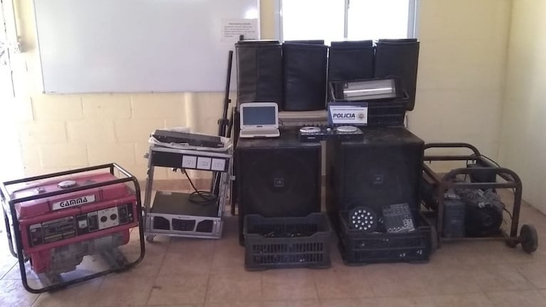 Se secuestraron equipos de sonido, consolas, parlantes. Foto: Policía de Córdoba