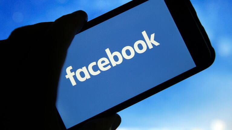 "Se tomó la decisión de bloquear el acceso a la red Facebook", publicaron.