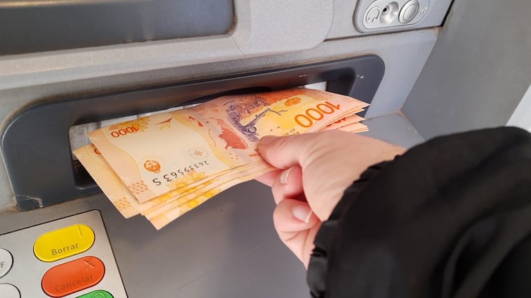 Se viene el aguinaldo: cómo calcularlo y la fecha límite para cobrarlo en 2025