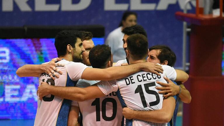 Se vivió una gran noche por la Liga Mundial de Voley en Córdoba. Foto: Lucio Casalla / ElDoce.tv