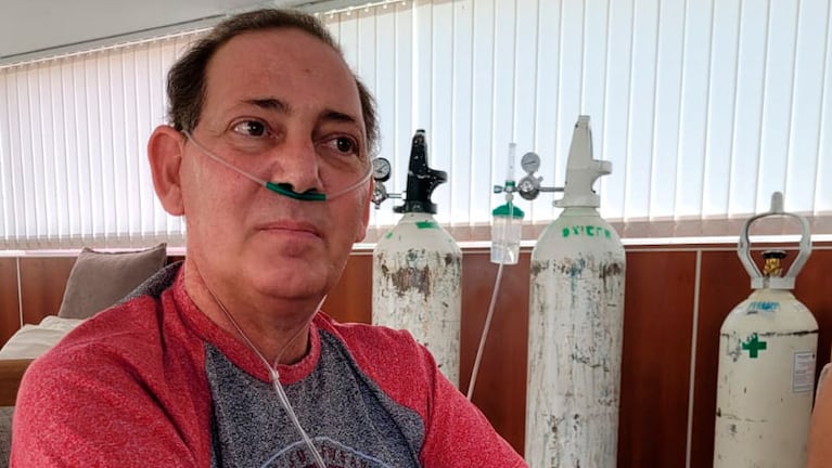 Sebastián Cambra respira con la ayuda de tubos de oxígeno. Foto: Fredy Bustos/El Doce