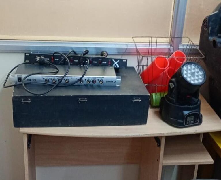 Secuestraron equipos de música.