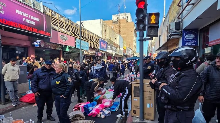 Secuestro de mercadería (Foto: Municipalidad de Córdoba)