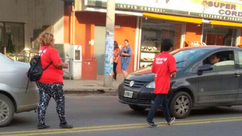 ¿Seguimos en campaña? Los folletos ganan terreno en las calles.