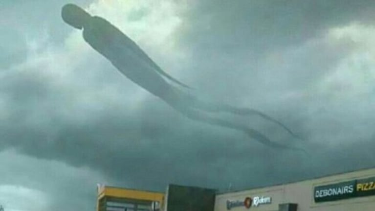 Según afirman los medios de Zambia, así se vio el cielo. ¿Photoshop, fenómeno paranormal o casualidad?