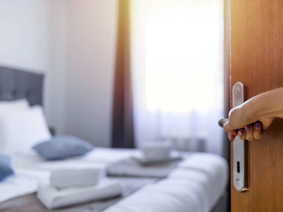 Según la psicología qué signidica cerrar la puerta para dormir