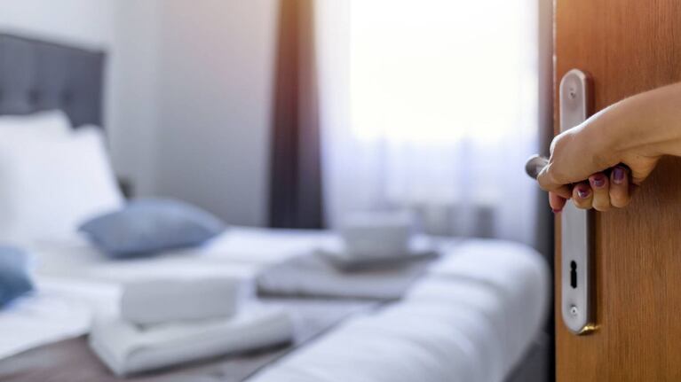 Según la psicología qué signidica cerrar la puerta para dormir
