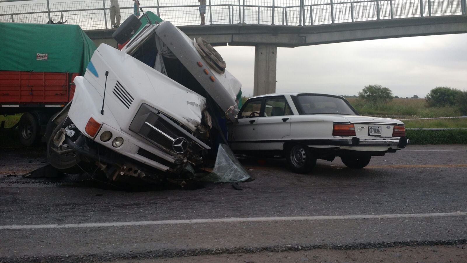 Seis vehículos y un muerto en un choque en la variante Juarez Celman. Foto: Juan Lavisse.