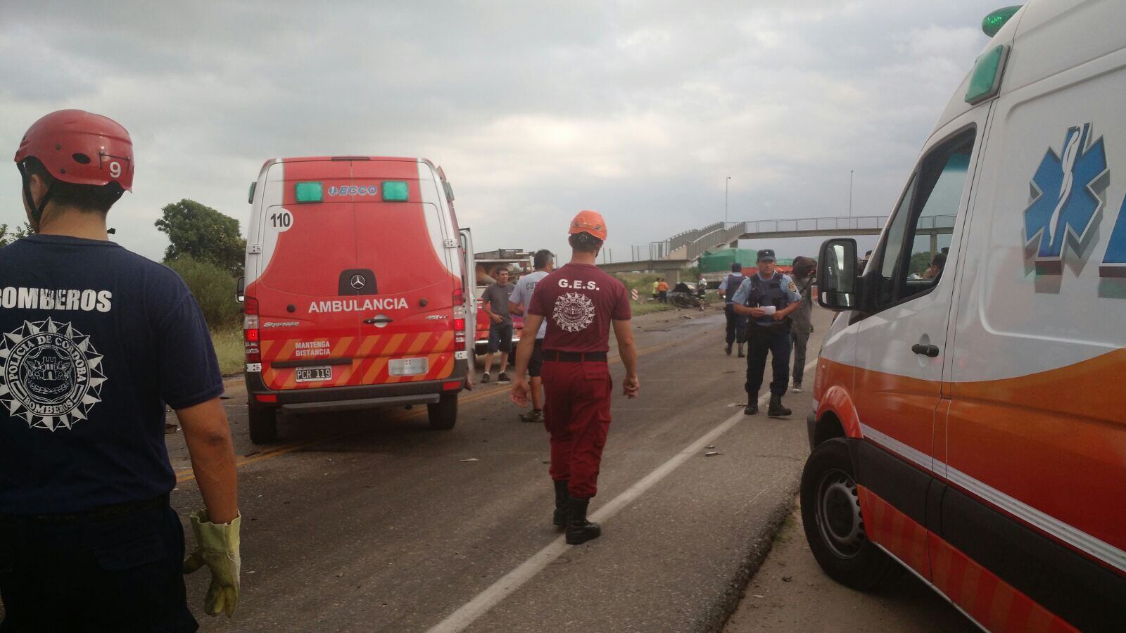 Seis vehículos y un muerto en un choque en la variante Juarez Celman. Foto: Juan Lavisse.