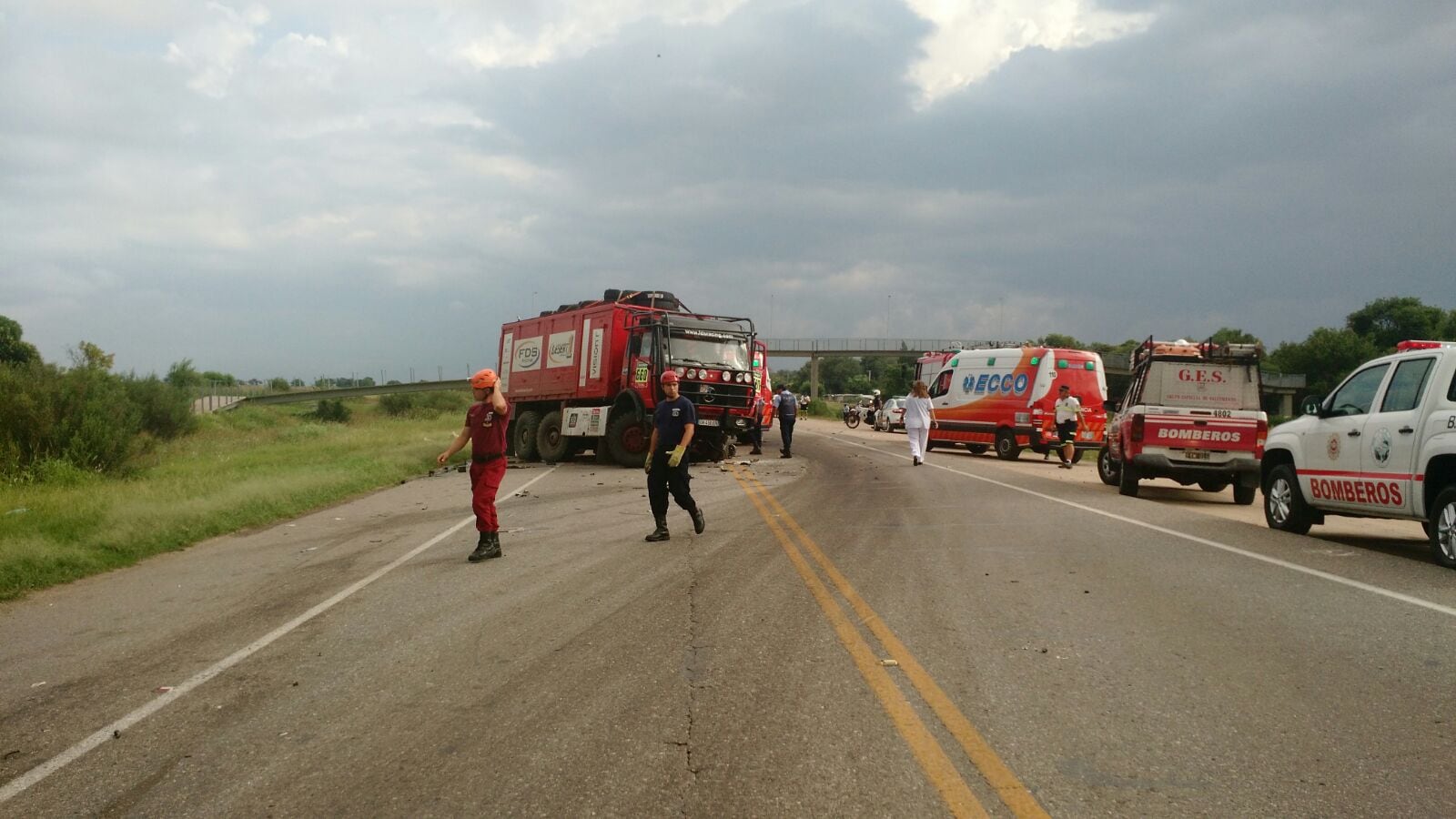 Seis vehículos y un muerto en un choque en la variante Juarez Celman. Foto: Juan Lavisse.