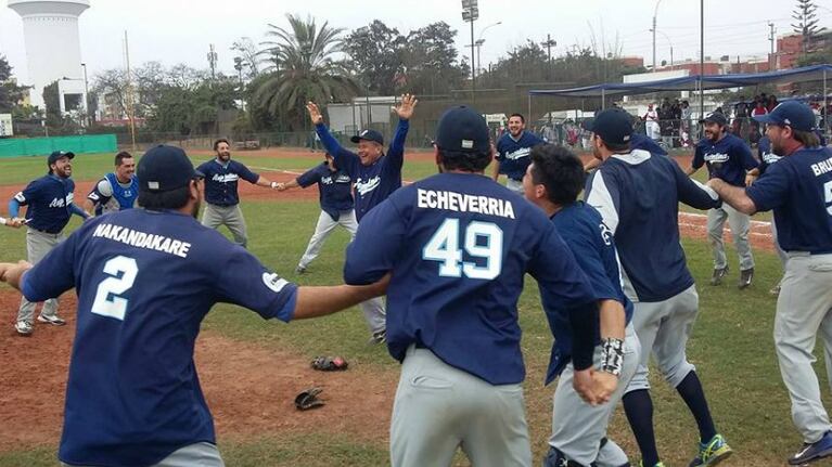 Selección Argentina de Beisbol en pleno festejo.