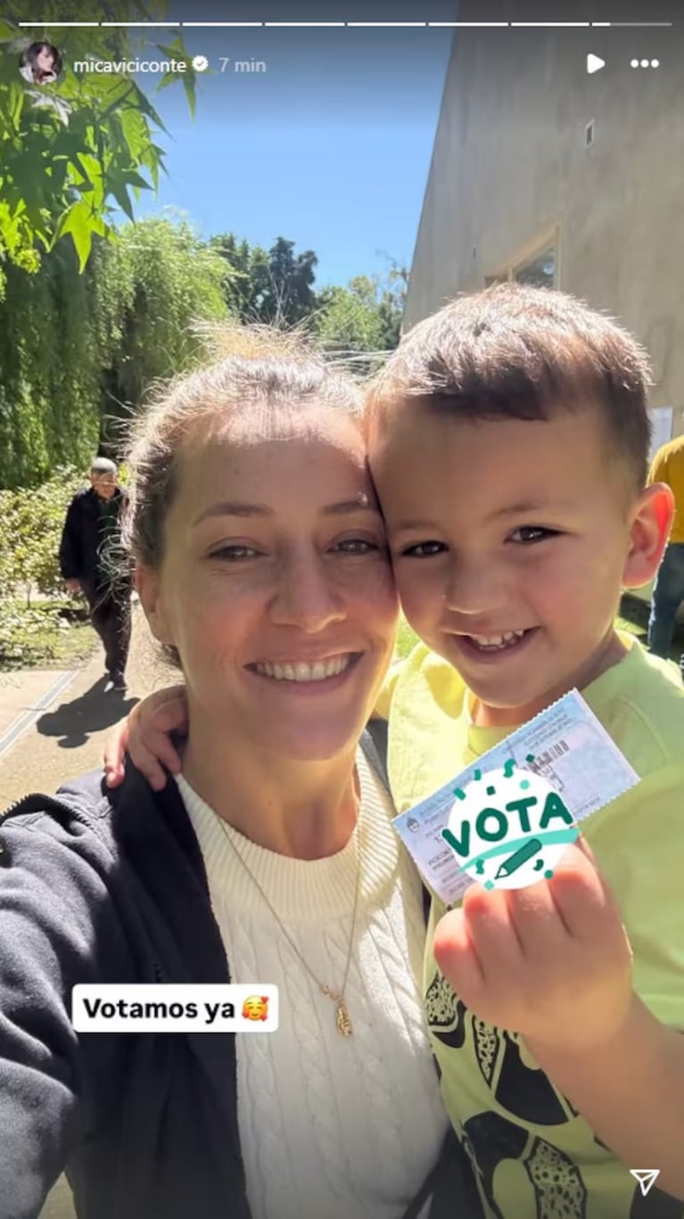 Selfies y mensajes de esperanza: el voto de los famosos en las legislativas