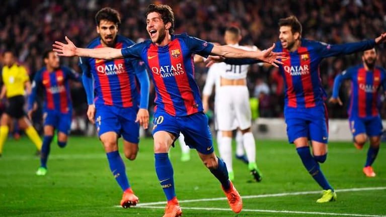 Sergi Roberto festeja su gol y desata la locura de todo el Barcelona.
