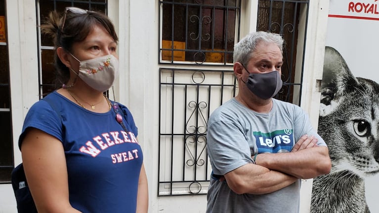 Sergio y Claudia expresaron toda su indignación por el robo. Foto: Néstor Ghino/ElDoce.