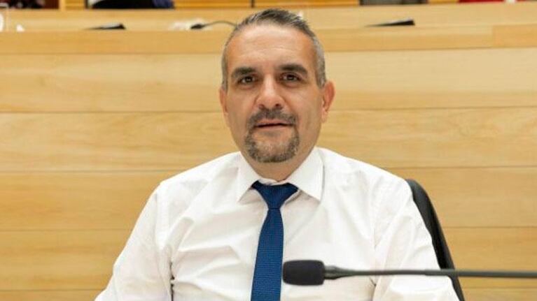 Serrano lleva dos décadas en cargos estatales.