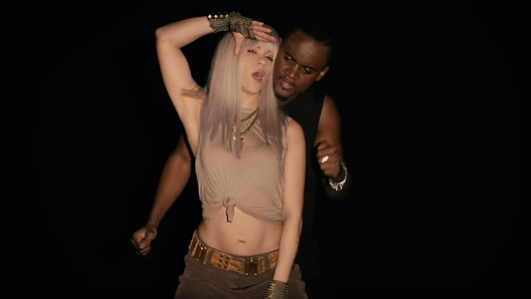 Shakira comparte tema y video con el rapero Black M.
