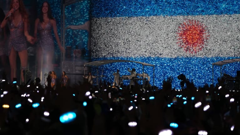 Shakira en un Kempes pasado por agua.