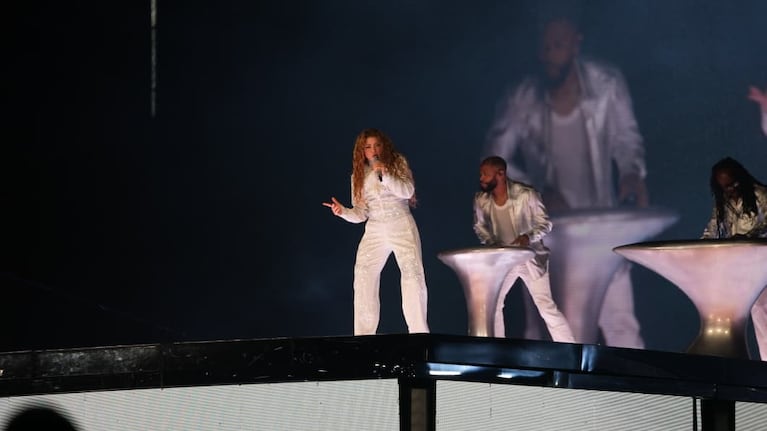 Shakira en un Kempes pasado por agua.