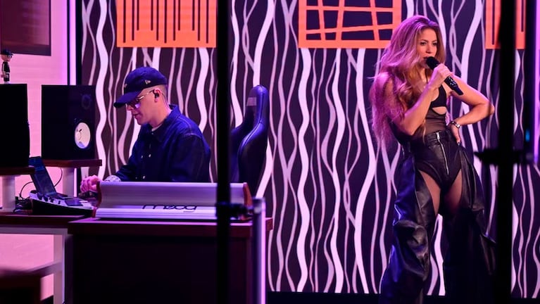 Shakira y Bizarrap cantaron en el programa de Jimmy Fallon.