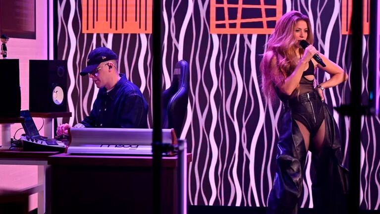 Shakira y Bizarrap cantaron en el programa de Jimmy Fallon.