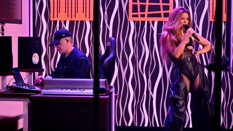Shakira y Bizarrap cantaron en el programa de Jimmy Fallon.