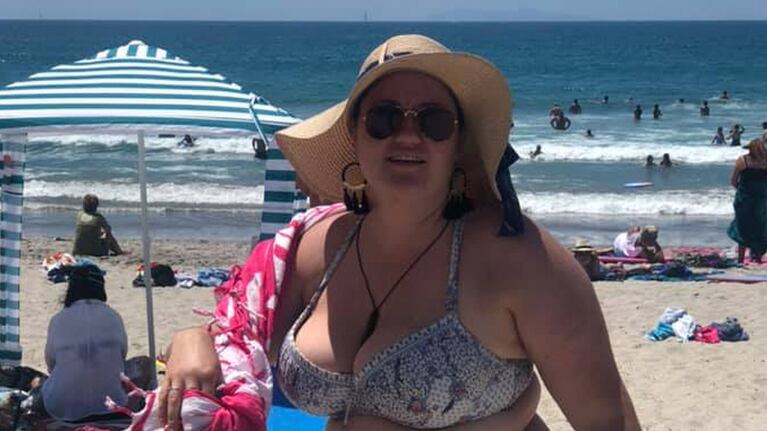 Shelly Proebstel se sacó el pareo y recibió una ola de criticas.