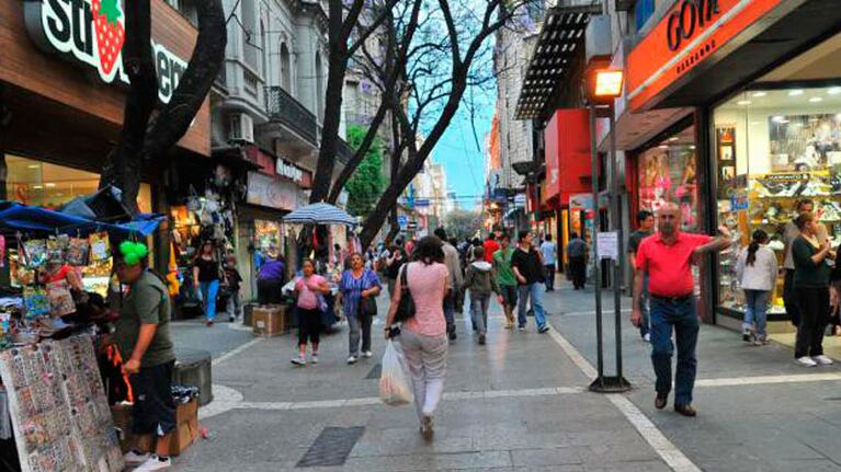 Shoppings e hipermercados estarán cerrados.