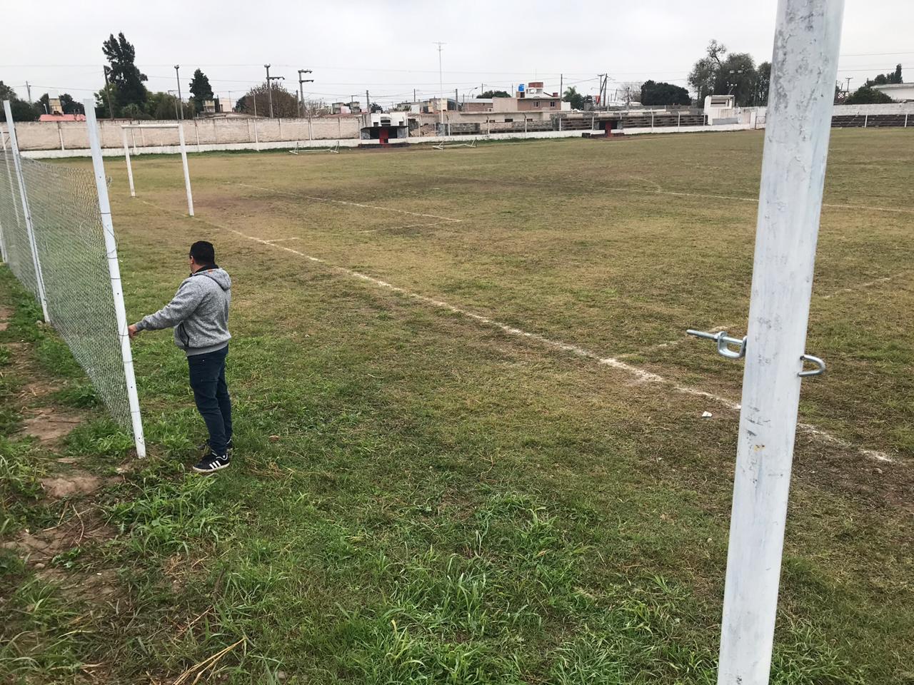 Si el alambrado no se repone antes del fin de semana el partido se suspende.