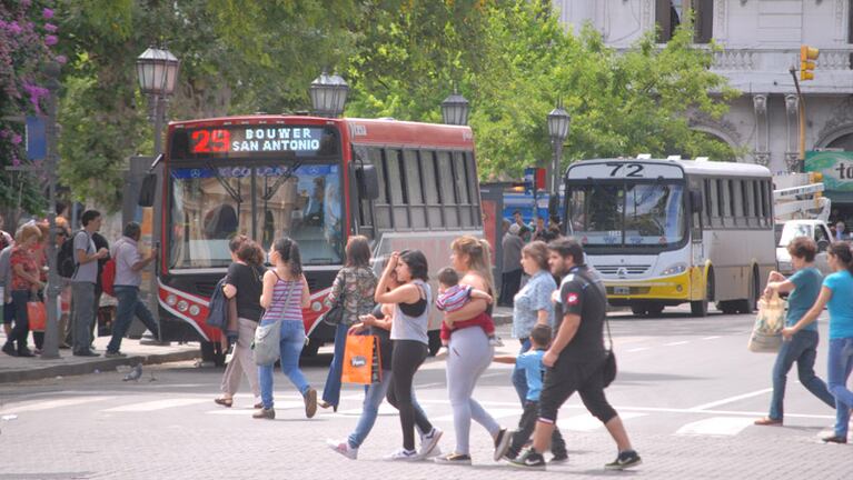 Si se mantiene el subsidio municipal, los usuarios pagarían 12.15 por cada viaje .