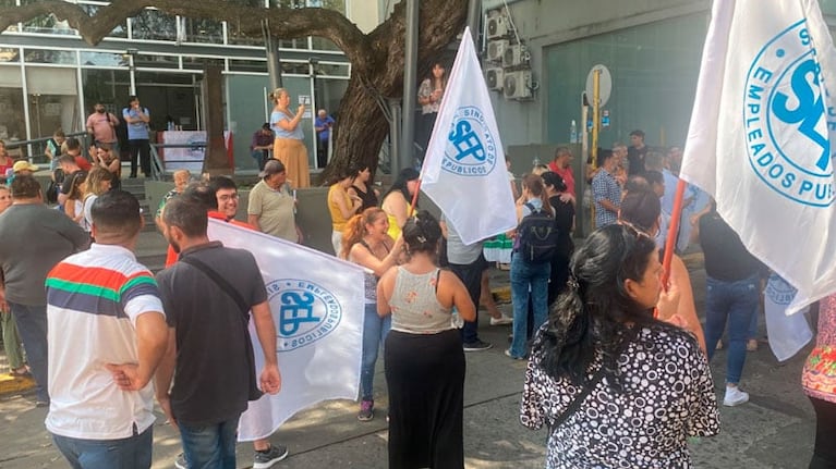 Siguen las protestas de gremios estatales de Córdoba. Foto: Luchi Ybañez / El Doce.