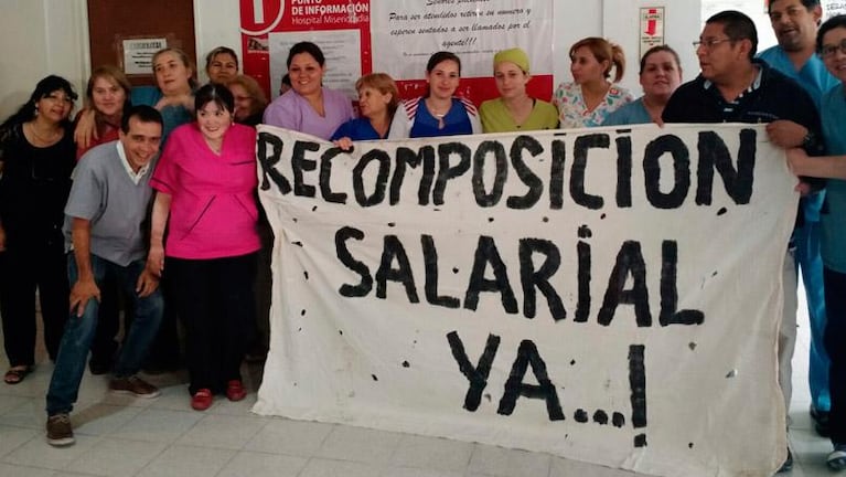 Siguen las protestas en los hospitales públicos