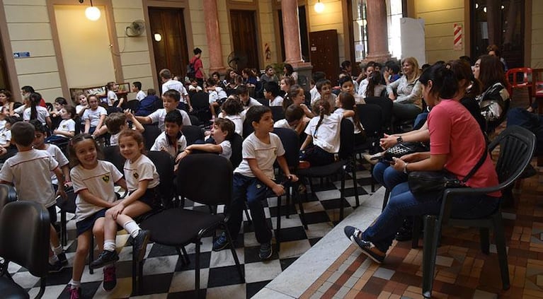 Silencio que hay niños leyendo: el espacio para niños de la Biblioteca Córdoba
