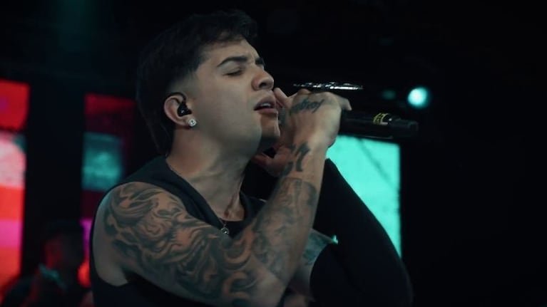 Simón Aguirre lanzó su versión romántica de “Usted se me llevó la vida”