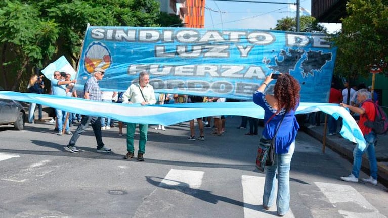 Sin atención en EPEC: Luz y Fuerza lanzó una movilización y abandono de tareas para este martes