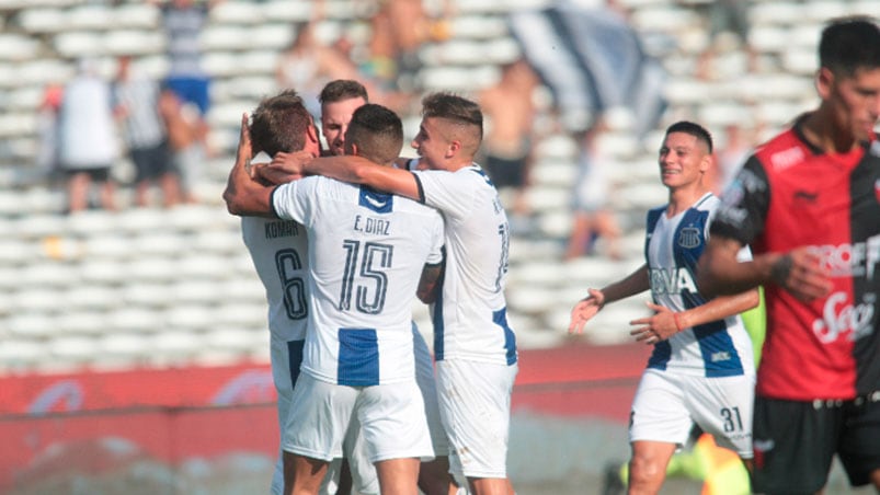 Sin el Cholo Guiñazú, Talleres venció 2-0 a Colón en el Kempes