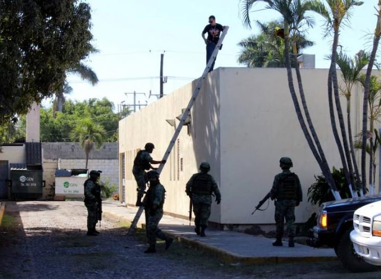 Sinaloa: narcos arrojaron personas desde una avioneta