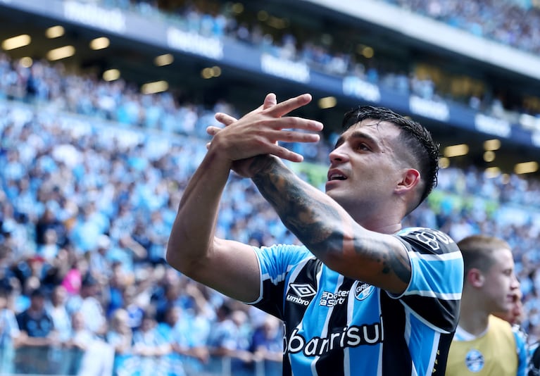 Soccer Football - Brasileiro Championship - Gremio v Sao Paulo - Arena do Gremio, Porto Alegre, Brazil - December 1, 2024 Gremio's Franco Cristaldo celebrates scoring their first goal REUTERS/Diego Vara