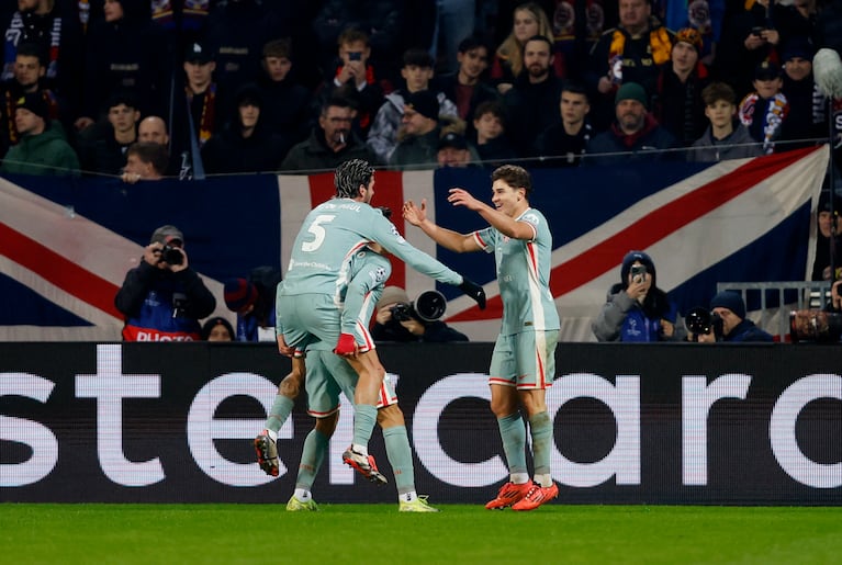 Soccer Football - Champions League - Sparta Prague v Atletico Madrid - epet ARENA, Prague, Czech Republic - November 26, 2024 Atletico Madrid's Julian Alvarez celebrates scoring their third goal with Giuliano Simeone and Rodrigo De Paul REUTERS/David W Cerny