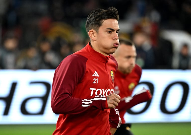 Soccer Football - Europa League - Round of 16 - First Leg - AS Roma v Brighton & Hove Albion - Stadio Olimpico, Rome, Italy - March 7, 2024 AS Roma's Paulo Dybala during the warm up before the match REUTERS/Alberto Lingria