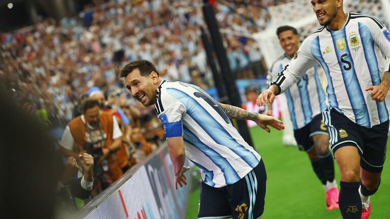 Soccer Football - FIFA World Cup 2026 - Group J - Argentina v Austria - Dallas Stadium, Arlington, Texas, U.S. - June 22, 2026 Argentina's Lionel Messi celebrates scoring their second goal with Leandro Paredes REUTERS/Kai Pfaffenbach